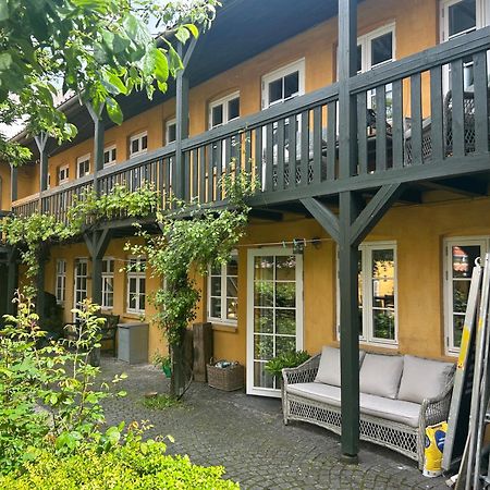 Апартаменты Vidunderligt Hus M/Egen Gardhave - Midt I Centrum Ольборг Экстерьер фото
